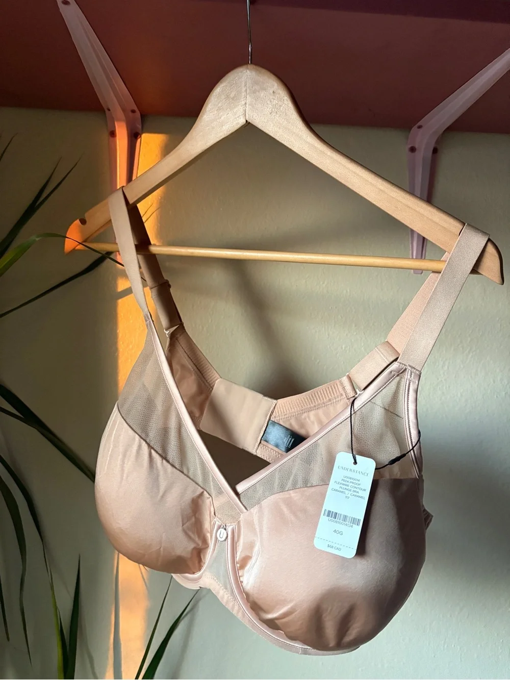 Understance Peek-Proof Flexwire Contour Plunge Bra in Caramel. 40G. NWT